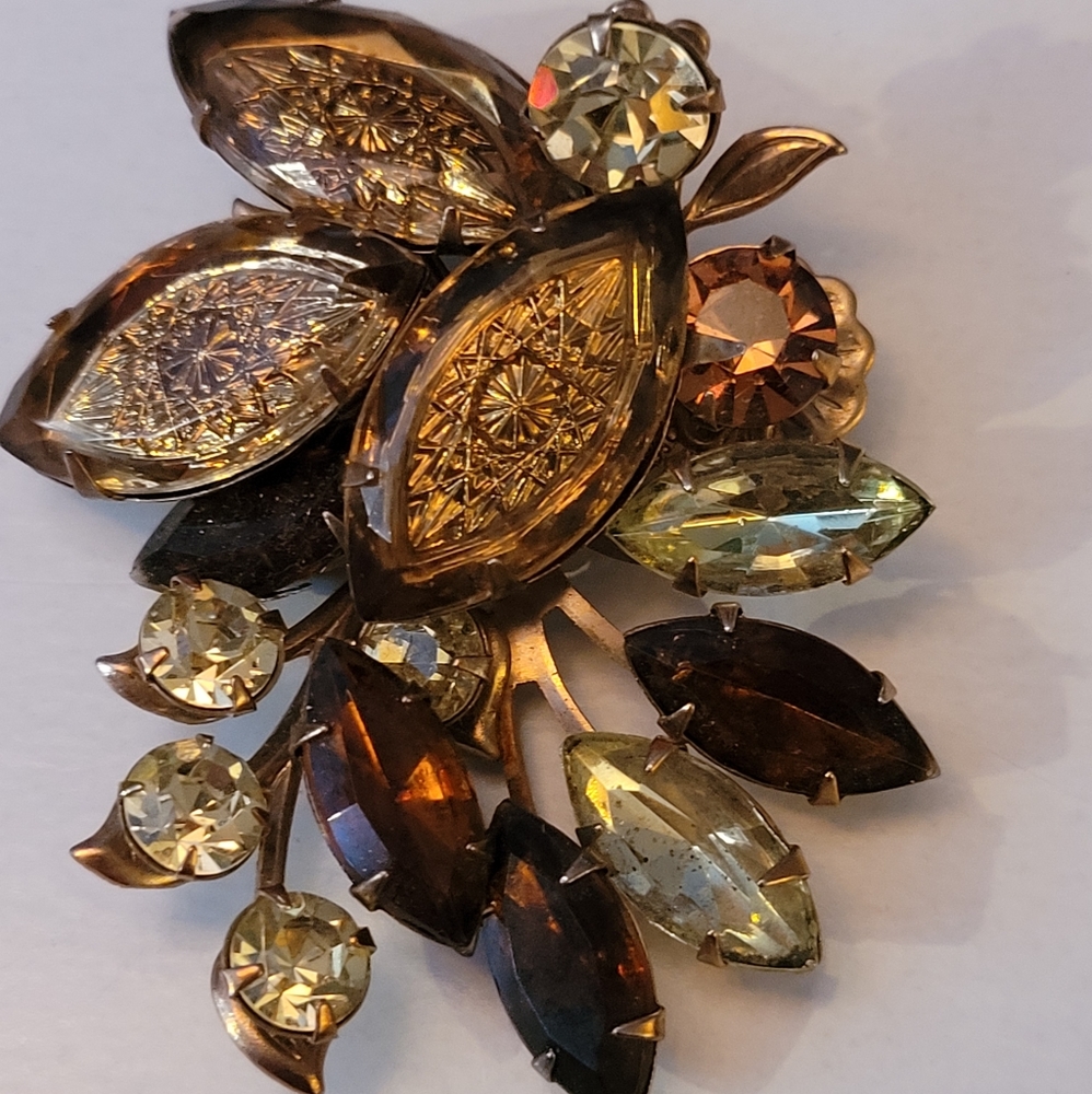 Stunning Judy Lee Signed Brooch